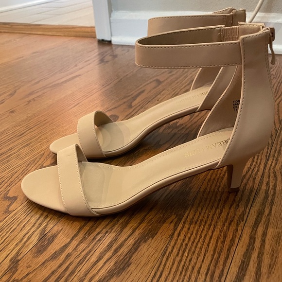 Tan Heels - Picture 1 of 3